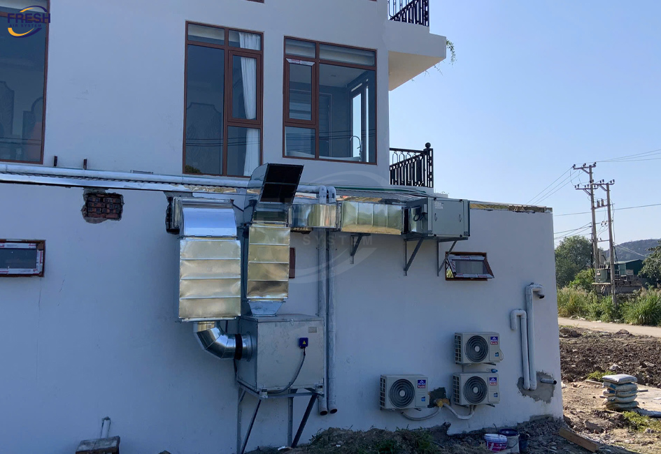 lap-dat-he-thong-hut-khoi-bep-va-cap-khi-tuoi-cho-bep-khach-san