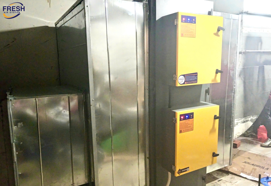 xu-ly-khi-thai-nha-bep-nha-hang-bang-may-loc-tinh-dien