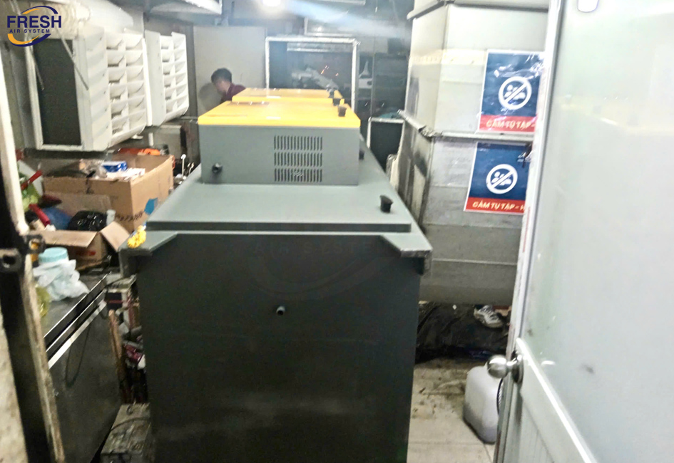 xu-ly-khi-thai-nha-bep-nha-hang-bang-may-loc-tinh-dien