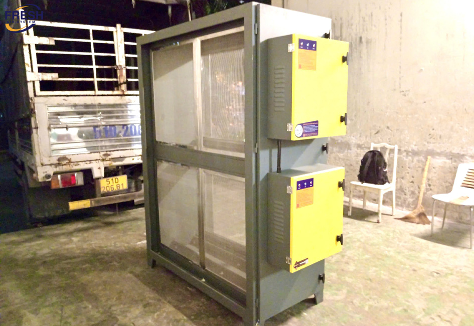 xu-ly-khi-thai-nha-bep-nha-hang-bang-may-loc-tinh-dien