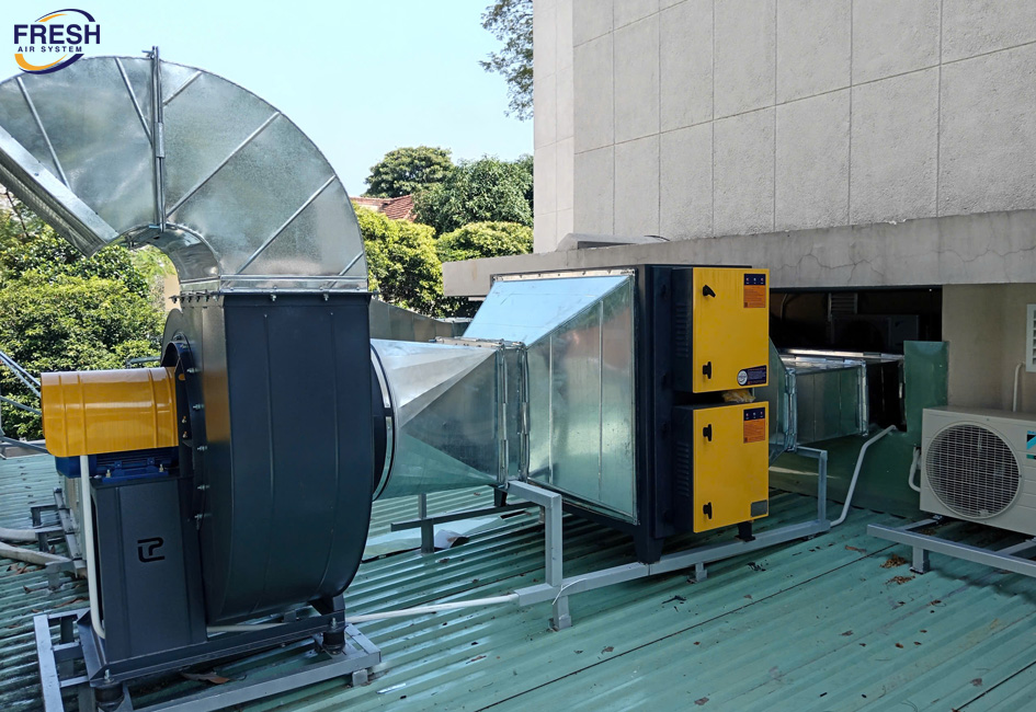 xu-ly-mui-khi-thai-nha-bep-nha-hang