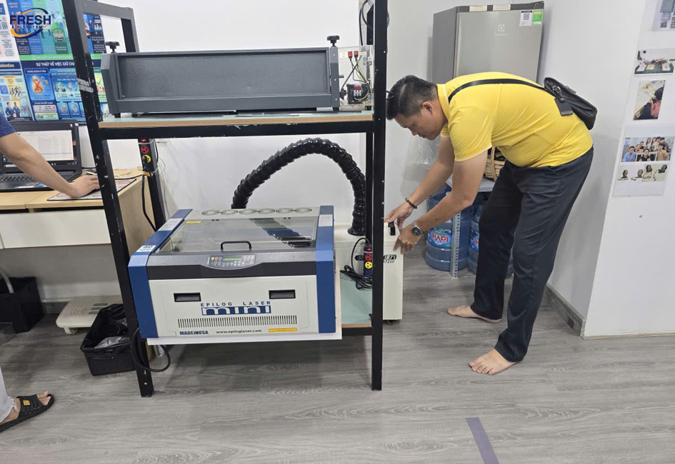 hut-khoi-may-cat-vai-bang-laser